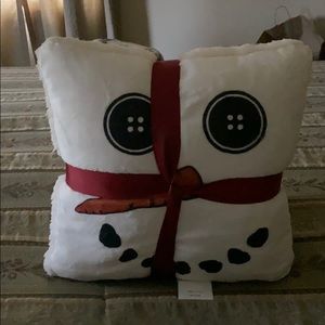 Cozy snowman pillow and blanket set